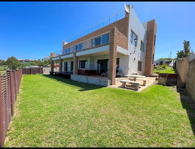 5 BEDROOM HOUSE FOR SALE IN UVONGO BEACH
